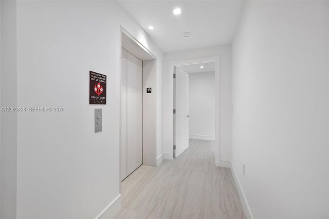 2411 Laguna Circle 306, Miami, FL 33181