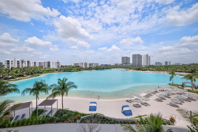 2411 Laguna Circle 306, Miami, FL 33181