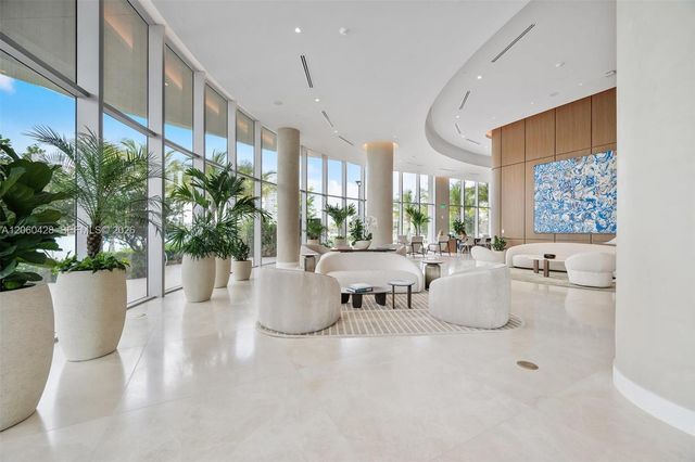 2411 Laguna Circle 306, Miami, FL 33181