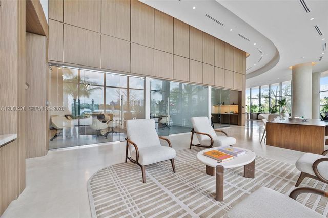 2411 Laguna Circle 306, Miami, FL 33181