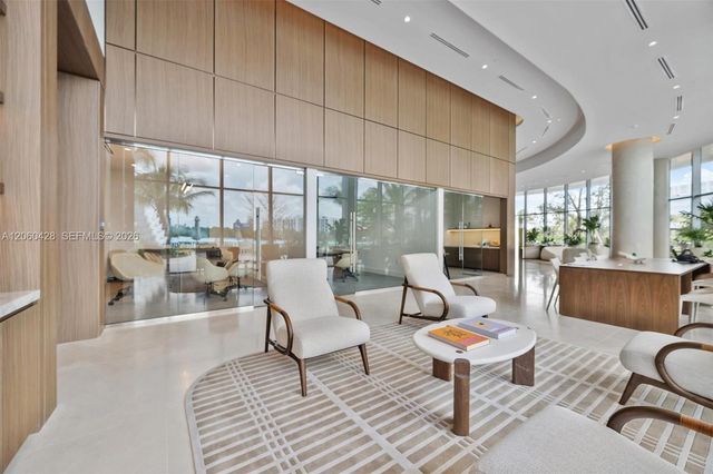 2411 Laguna Circle 306, Miami, FL 33181