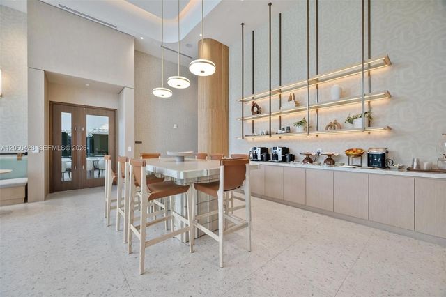 2411 Laguna Circle 306, Miami, FL 33181