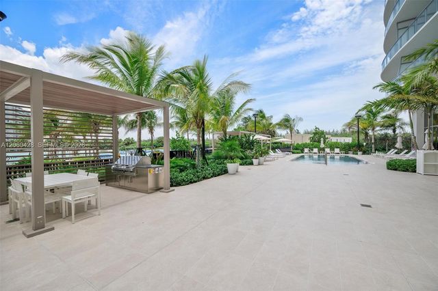 2411 Laguna Circle 306, Miami, FL 33181