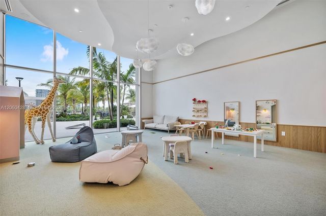 2411 Laguna Circle 306, Miami, FL 33181