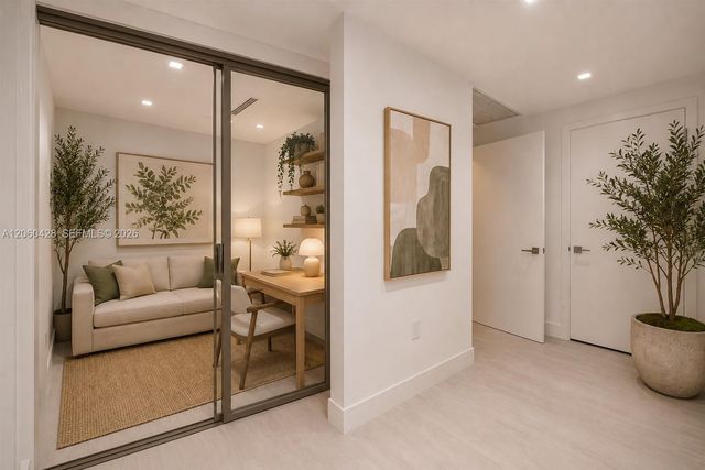 2411 Laguna Circle 306, Miami, FL 33181