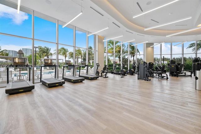 2411 Laguna Circle 306, Miami, FL 33181
