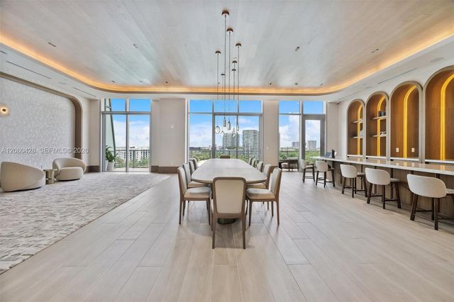 2411 Laguna Circle 306, Miami, FL 33181