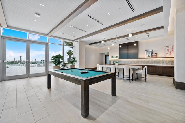 2411 Laguna Circle 306, Miami, FL 33181