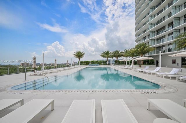 2411 Laguna Circle 306, Miami, FL 33181