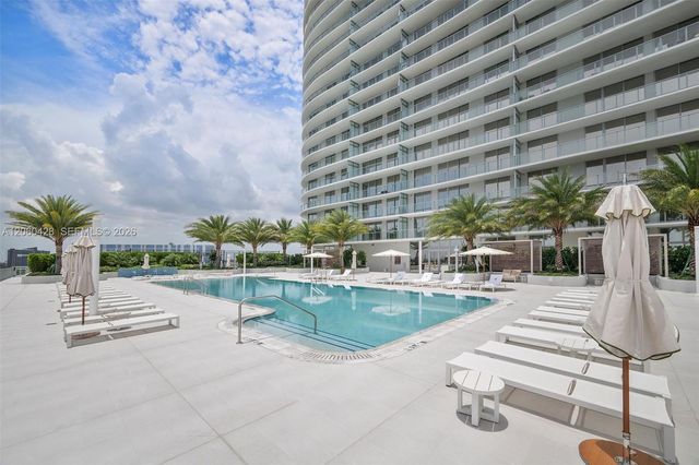 2411 Laguna Circle 306, Miami, FL 33181