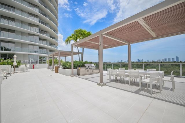 2411 Laguna Circle 306, Miami, FL 33181