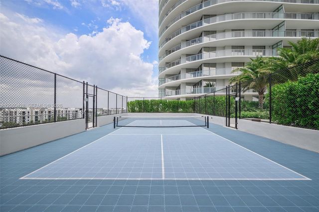 2411 Laguna Circle 306, Miami, FL 33181