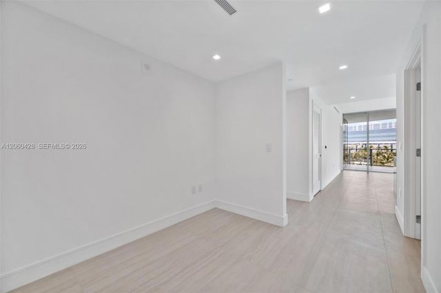 2411 Laguna Circle 306, Miami, FL 33181