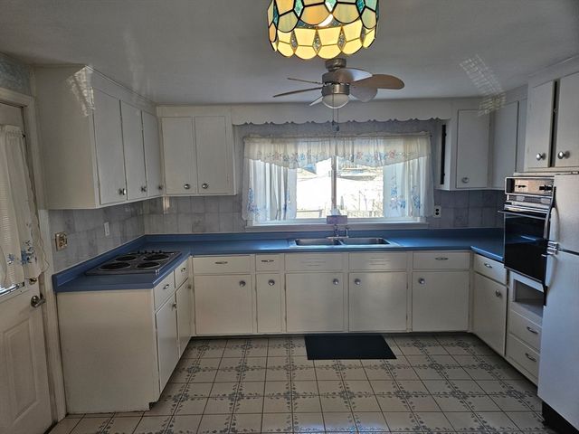 45 Pinewood Ave., Billerica, MA 01821