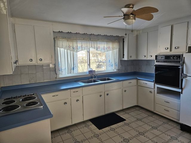 45 Pinewood Ave., Billerica, MA 01821