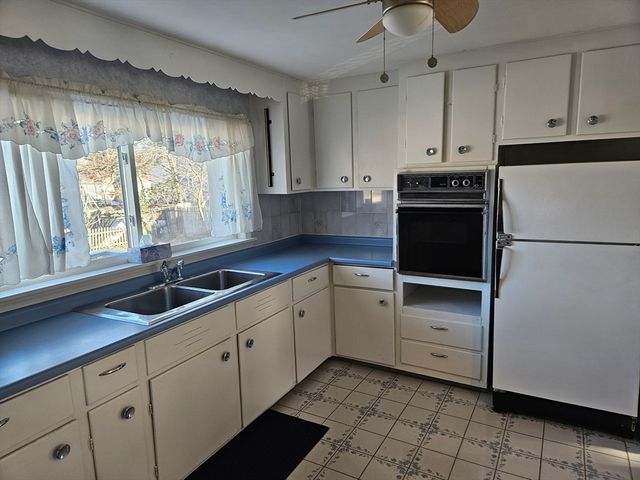 45 Pinewood Ave., Billerica, MA 01821