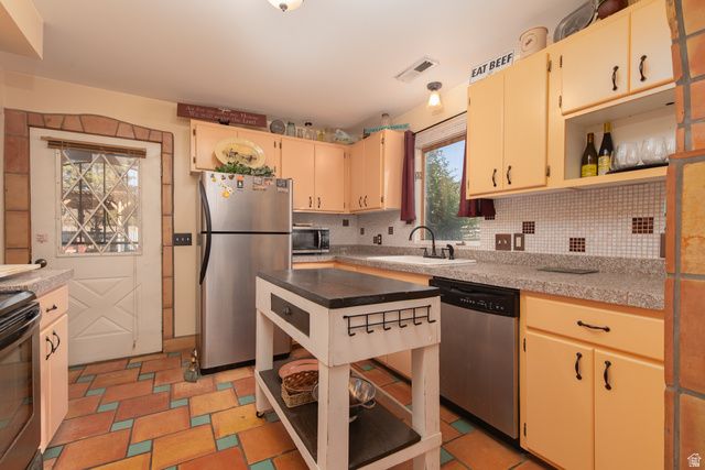 825 N HORSEMANS DR, Dammeron Valley, UT 84783