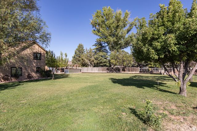 825 N HORSEMANS DR, Dammeron Valley, UT 84783