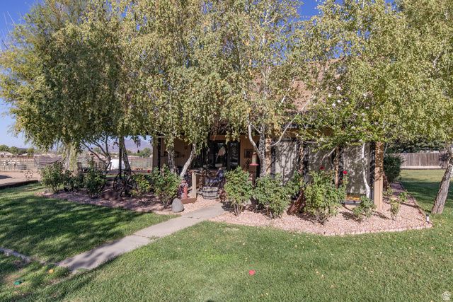 825 N HORSEMANS DR, Dammeron Valley, UT 84783