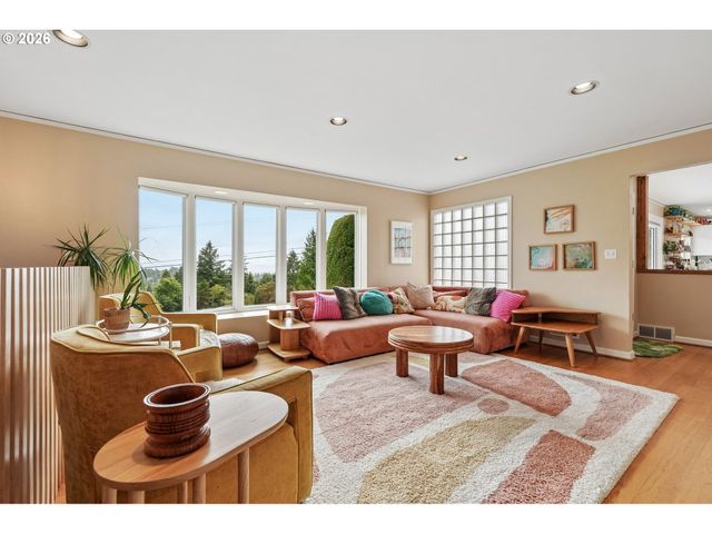2300 Sw SEYMOUR Dr, Portland, OR 97239