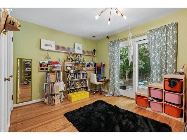 2300 Sw SEYMOUR Dr, Portland, OR 97239