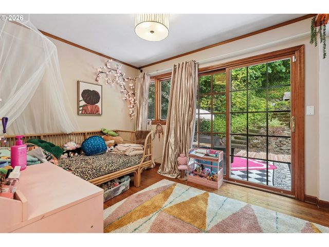 2300 Sw SEYMOUR Dr, Portland, OR 97239
