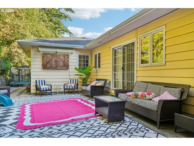 2300 Sw SEYMOUR Dr, Portland, OR 97239