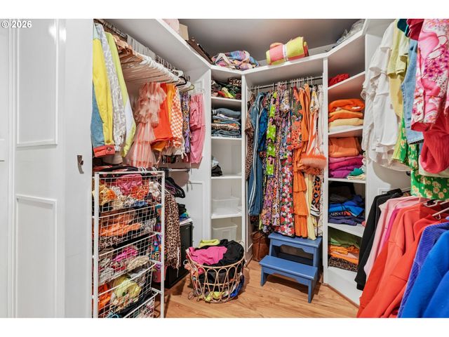 2300 Sw SEYMOUR Dr, Portland, OR 97239