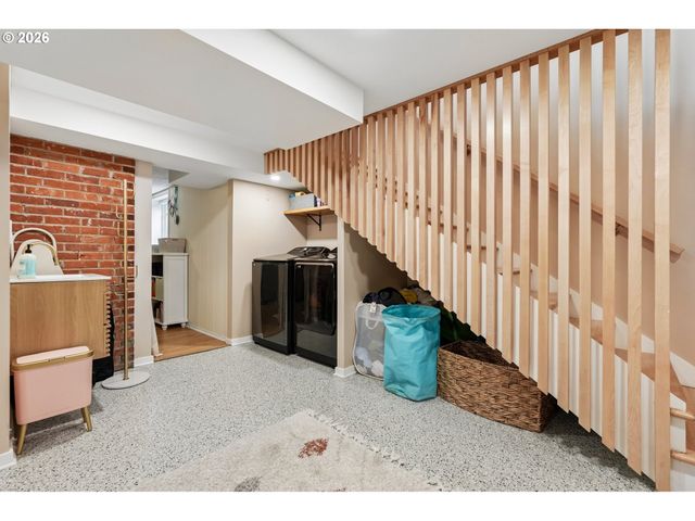2300 Sw SEYMOUR Dr, Portland, OR 97239
