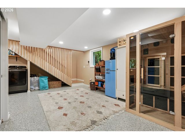 2300 Sw SEYMOUR Dr, Portland, OR 97239