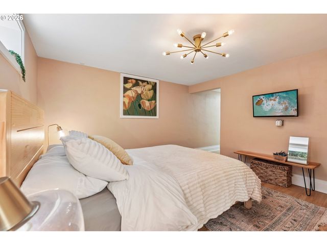 2300 Sw SEYMOUR Dr, Portland, OR 97239