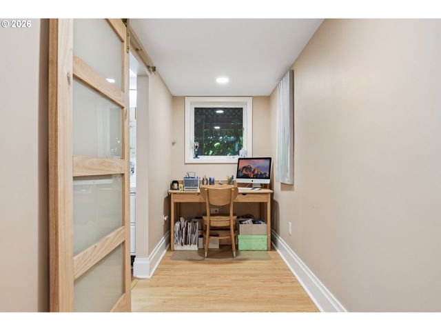 2300 Sw SEYMOUR Dr, Portland, OR 97239