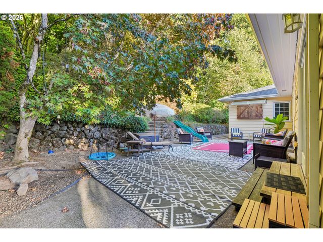 2300 Sw SEYMOUR Dr, Portland, OR 97239