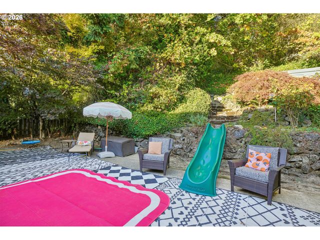 2300 Sw SEYMOUR Dr, Portland, OR 97239