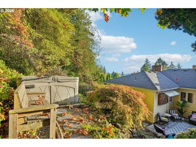 2300 Sw SEYMOUR Dr, Portland, OR 97239