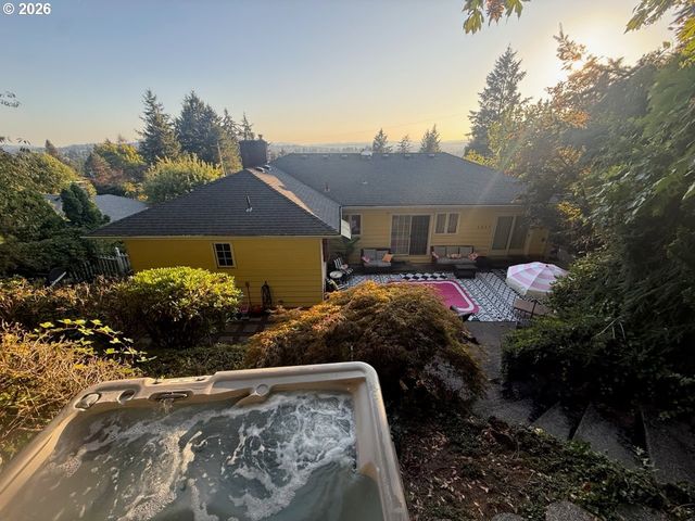 2300 Sw SEYMOUR Dr, Portland, OR 97239