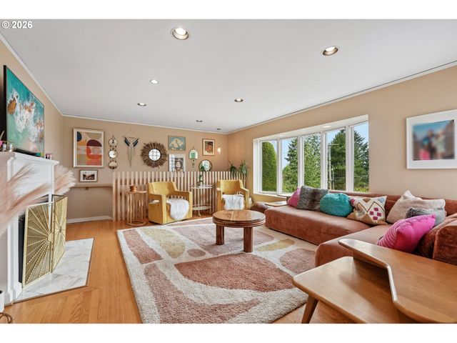 2300 Sw SEYMOUR Dr, Portland, OR 97239