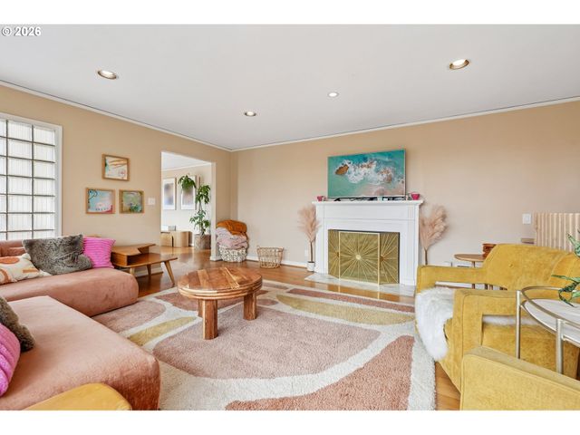 2300 Sw SEYMOUR Dr, Portland, OR 97239