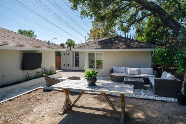 1525 Verdugo Boulevard, La Canada Flintridge, CA 91011