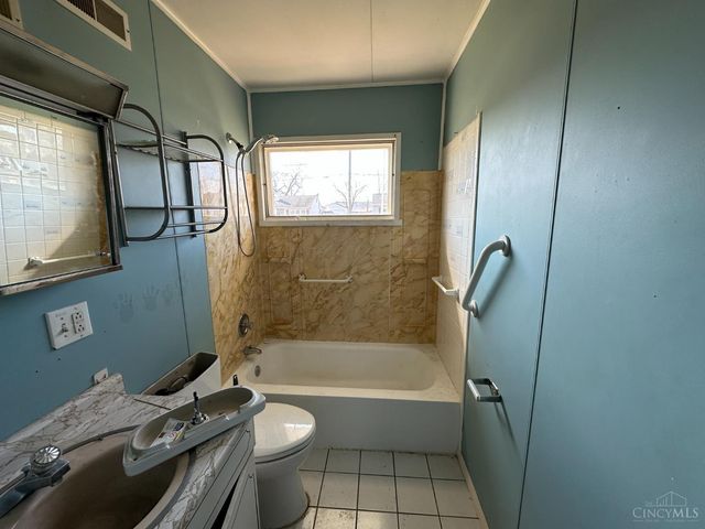 705 Richardson Drive, Middletown, OH 45042