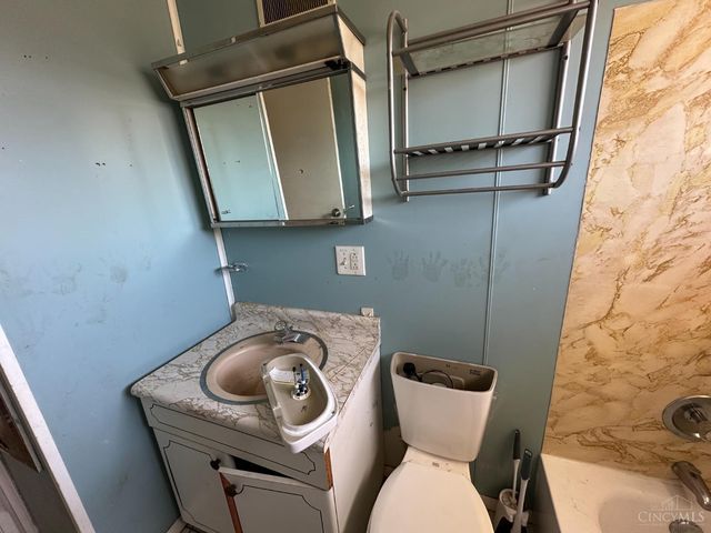 705 Richardson Drive, Middletown, OH 45042