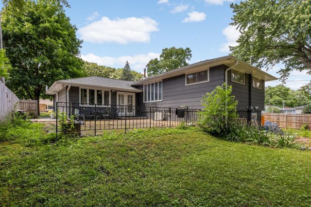5306 Pennsylvania Avenue N, New Hope, MN 55428