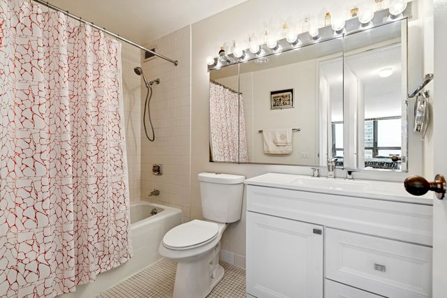 360 E RANDOLPH Street 1208, Chicago, IL 60601