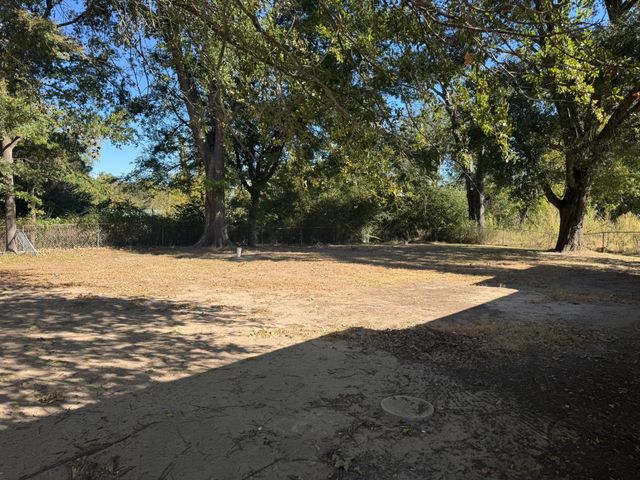 1206 - 1208 W Royall Boulevard, Malakoff, TX 75148