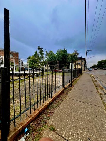 7032 Pershing Road, Berwyn, IL 60402