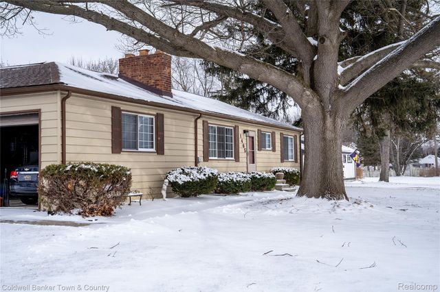 1465 N Pontiac Trail, Walled Lake, MI 48390