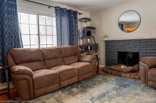 1465 N Pontiac Trail, Walled Lake, MI 48390