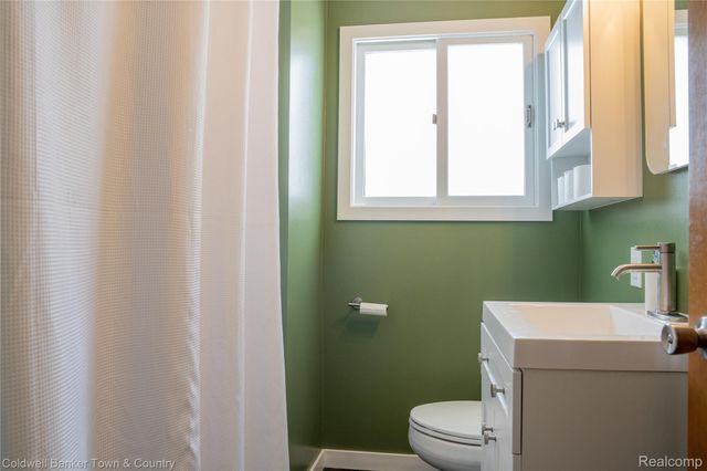 1465 N Pontiac Trail, Walled Lake, MI 48390