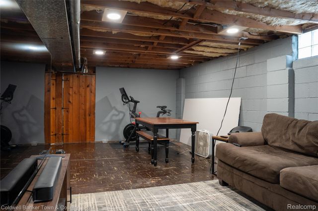 1465 N Pontiac Trail, Walled Lake, MI 48390