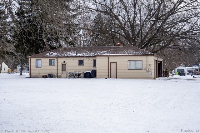 1465 N Pontiac Trail, Walled Lake, MI 48390